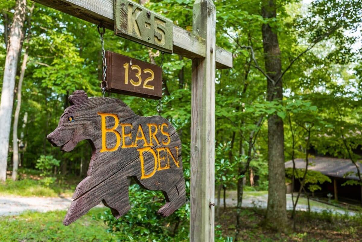 Huge Cabin W Hot Tub, Deck, Grill, Fire Pit, Wifi เบิร์กลีย์สปริงส์ ภายนอก รูปภาพ