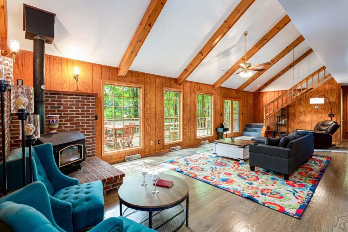 Huge Cabin W Hot Tub, Deck, Grill, Fire Pit, Wifi เบิร์กลีย์สปริงส์ ภายนอก รูปภาพ