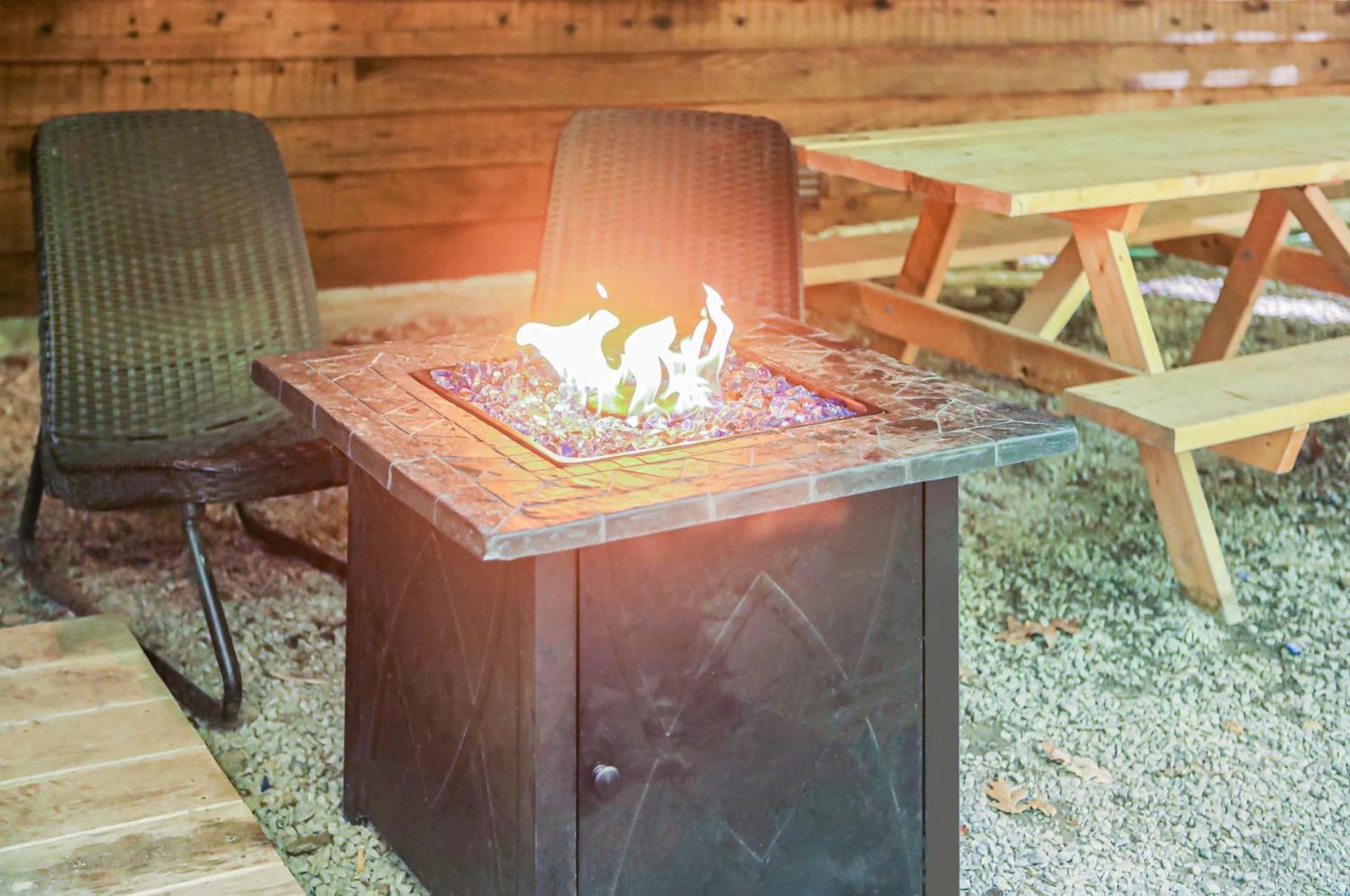 Huge Cabin W Hot Tub, Deck, Grill, Fire Pit, Wifi เบิร์กลีย์สปริงส์ ภายนอก รูปภาพ